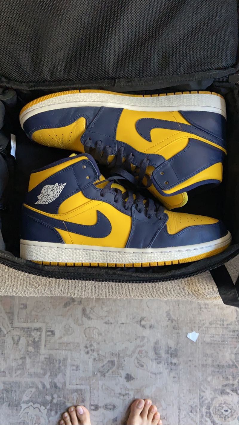 Air jordan 1 mid michigan hotsell