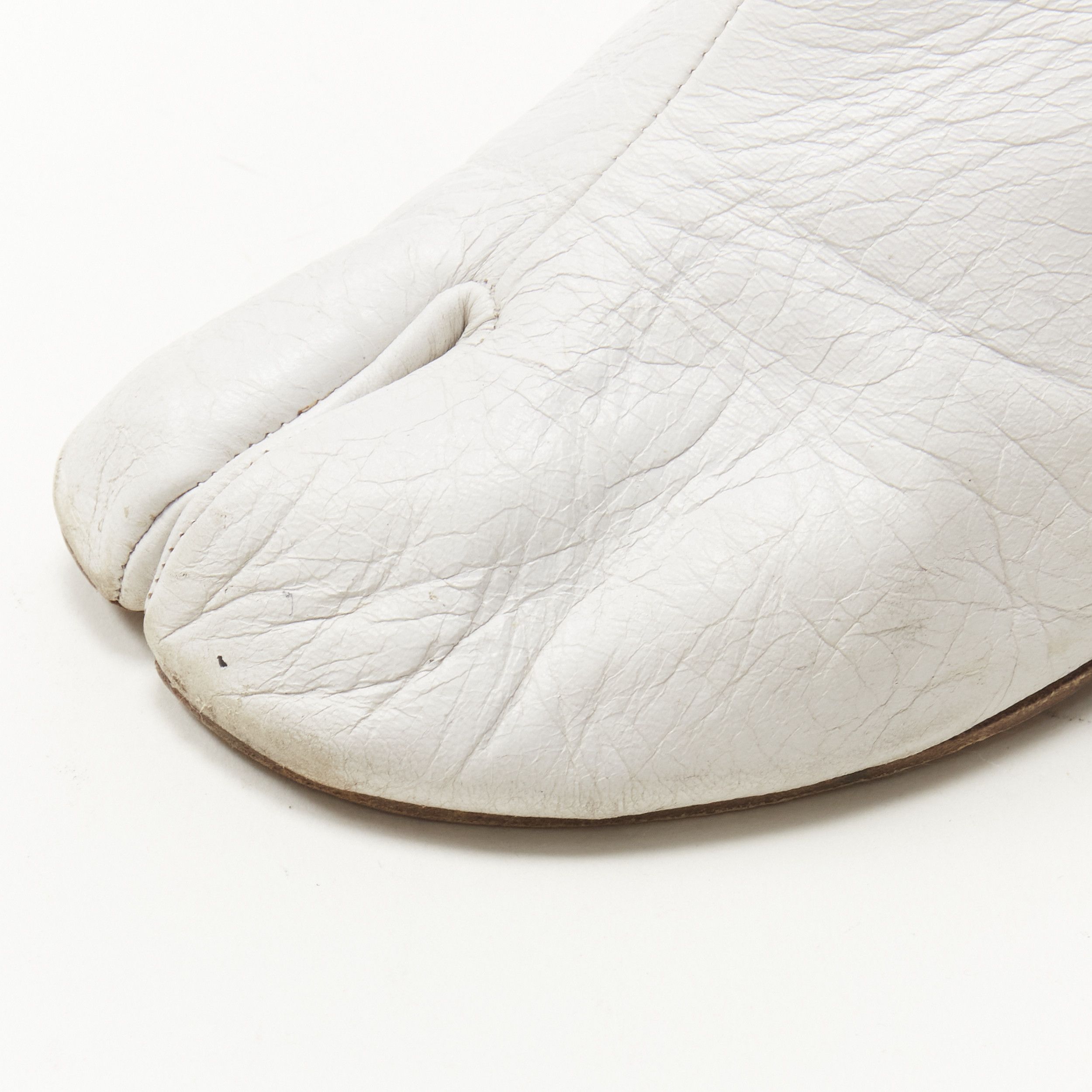 Maison Margiela MAISON MARGIELA Tabi white crinkled leather ankle boot EU36 Size US 6 / IT 36 - 6 Thumbnail
