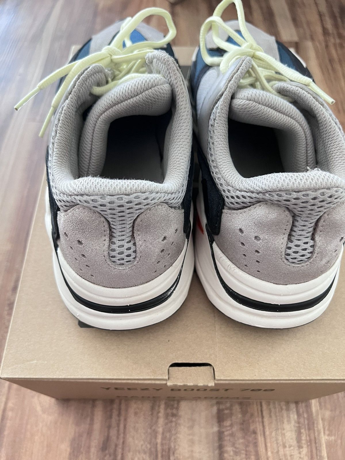 Adidas × Kanye West Yeezy Boost 700 Size US 9 / EU 42 - 4 Thumbnail