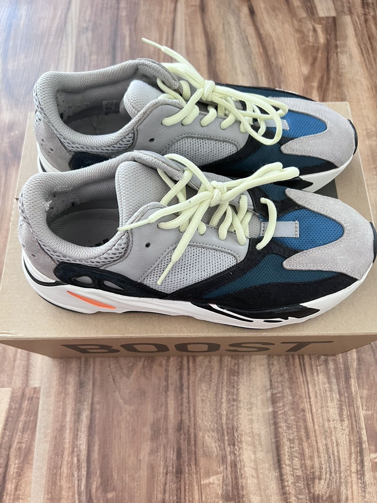 Adidas × Kanye West Yeezy Boost 700 Size US 9 / EU 42 - 2 Thumbnail