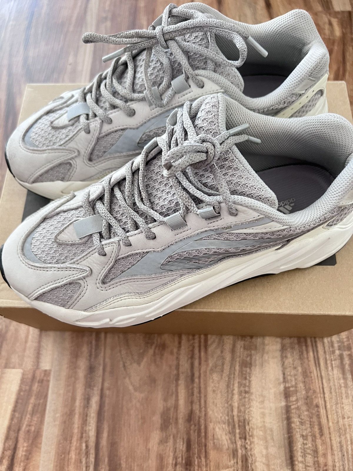 Adidas × Kanye West Yeezy Boost 700 Size US 9 / EU 42 - 4 Thumbnail