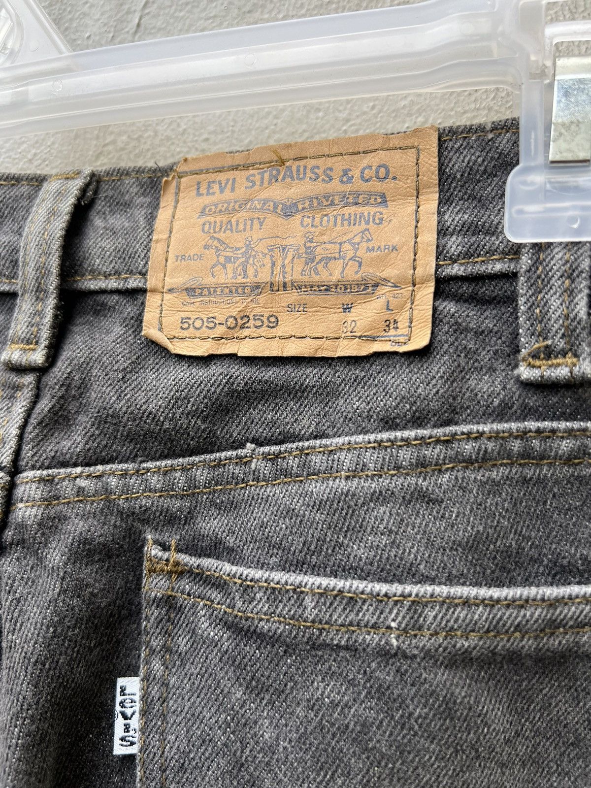 Levi's Vintage 90s Levi’s 505 White Tab Faded Black Denim Jeans Size US 31 - 17 Thumbnail