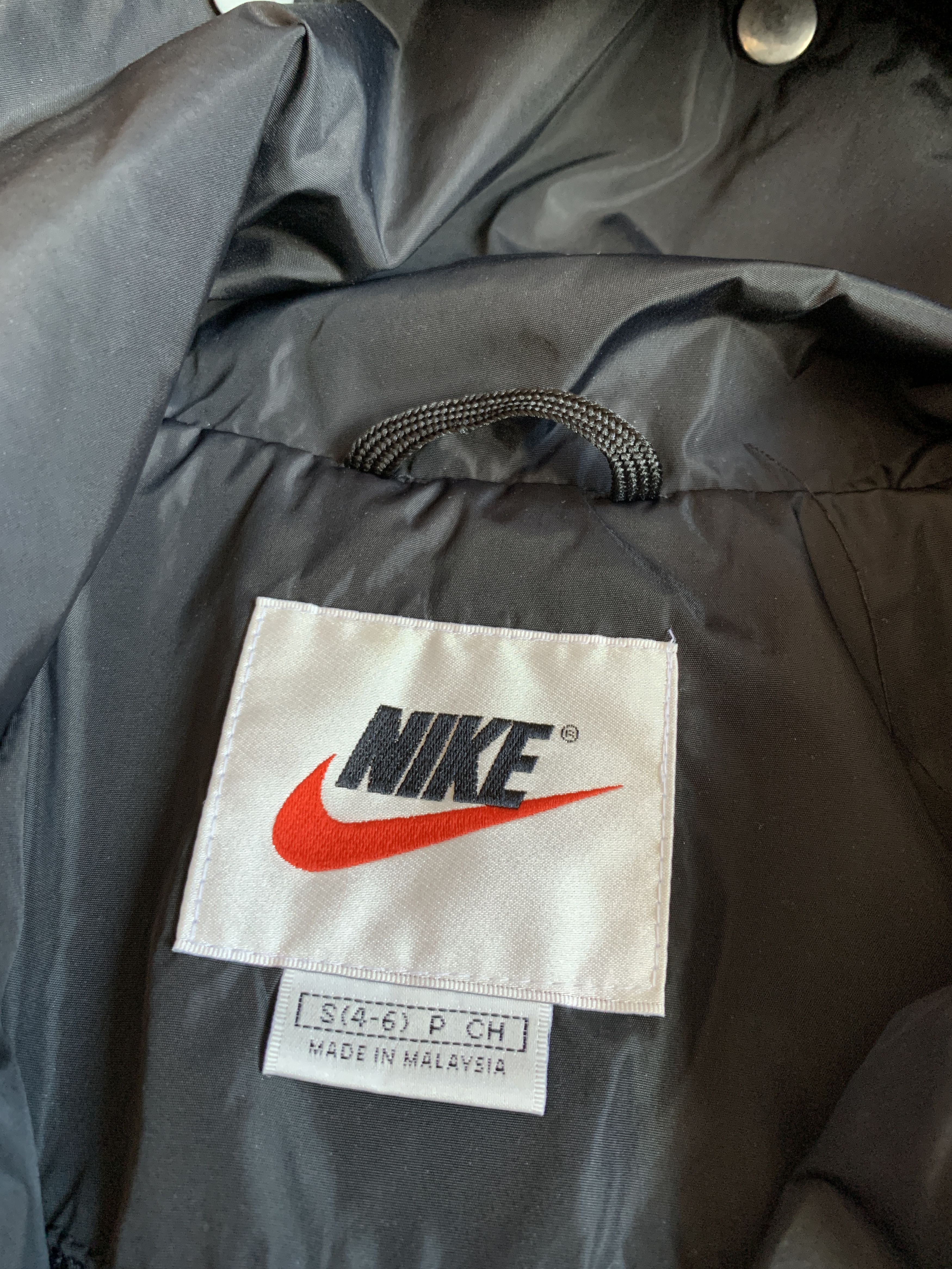 Nike 90's Nike Vintage WMN'S Windbreaker Jacket Size S / US 4 / IT 40 - 4 Thumbnail