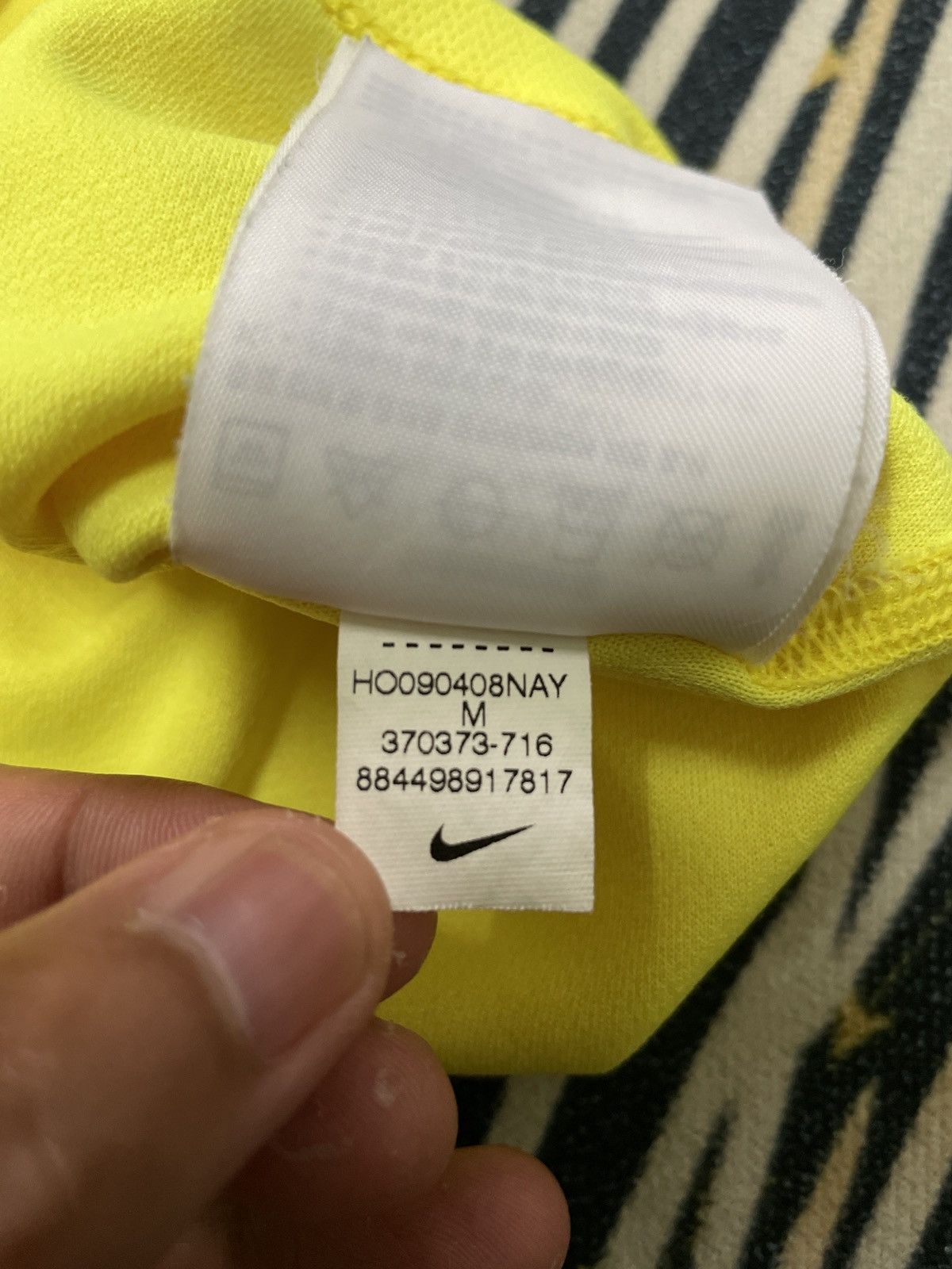 Nike × Vintage Vintage Nike Run Like Hell 2009 Neon Size US M / EU 48-50 / 2 - 9 Thumbnail