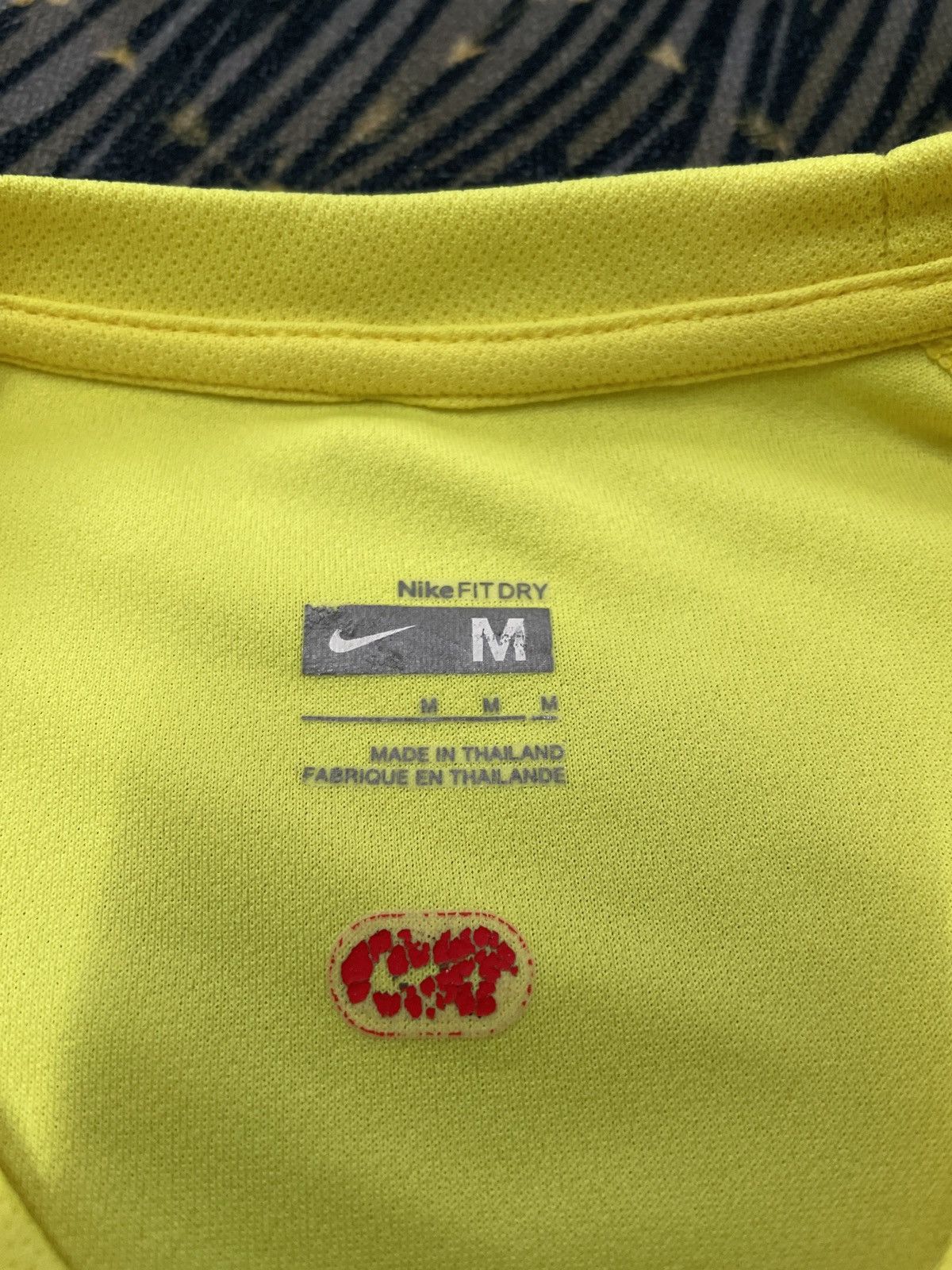 Nike × Vintage Vintage Nike Run Like Hell 2009 Neon Size US M / EU 48-50 / 2 - 3 Thumbnail