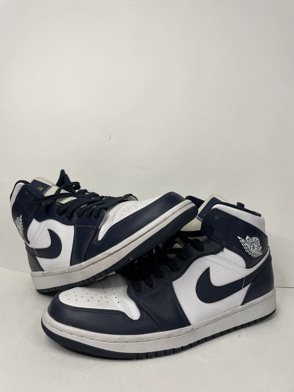 Air Jordan 1 Mid Obsidian
