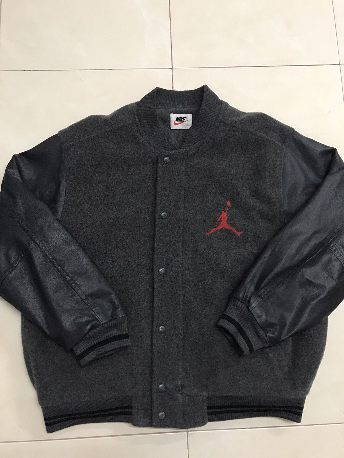 🔥🔥BEST OFFER🔥🔥VINTAGE NIKE VERSITY