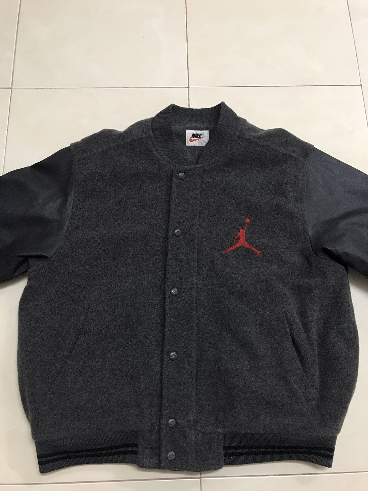 🔥🔥BEST OFFER🔥🔥VINTAGE NIKE VERSITY