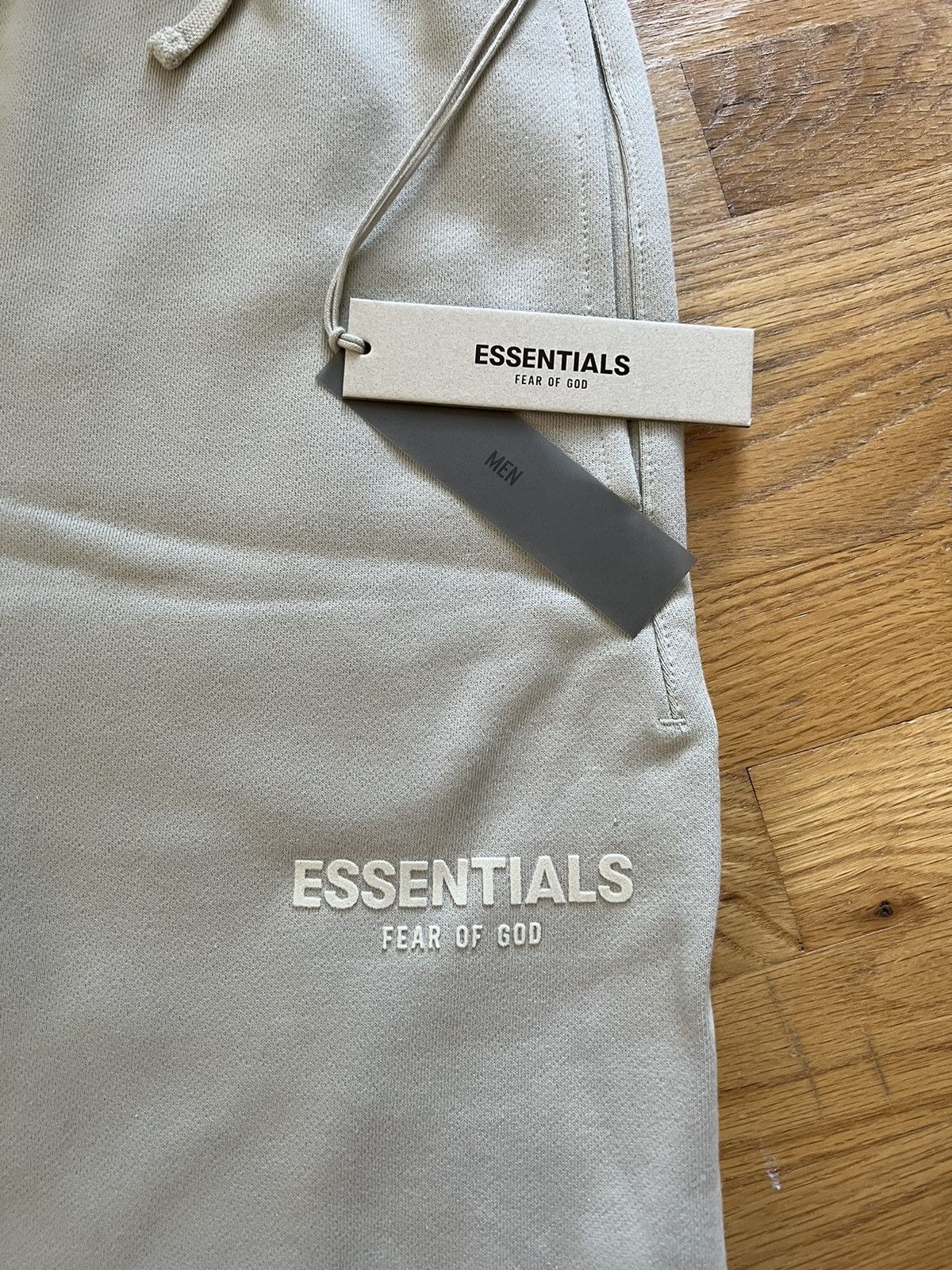Essentials × Fear of God Fear of God Essentials Sweatpants Wheat Size US 32 / EU 48 - 2 Thumbnail