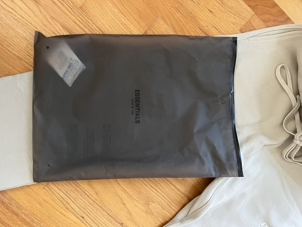 Essentials × Fear of God Fear of God Essentials Sweatpants Wheat Size US 32 / EU 48 - 5 Thumbnail