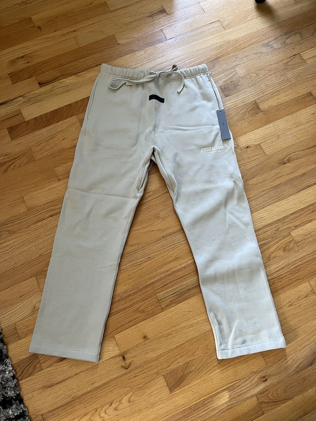 Essentials × Fear of God Fear of God Essentials Sweatpants Wheat Size US 32 / EU 48 - 1 Thumbnail