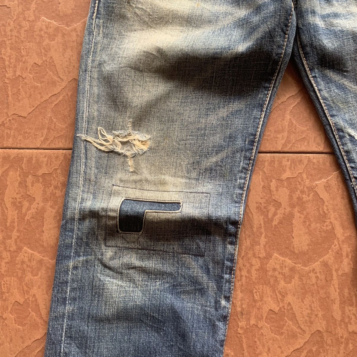 Levi's × Levi's Vintage Clothing LEVI’S S502 DISTRESSED DENIM LEVIS JEANS RIPPED TROUSERS Size US 29 - 4 Thumbnail
