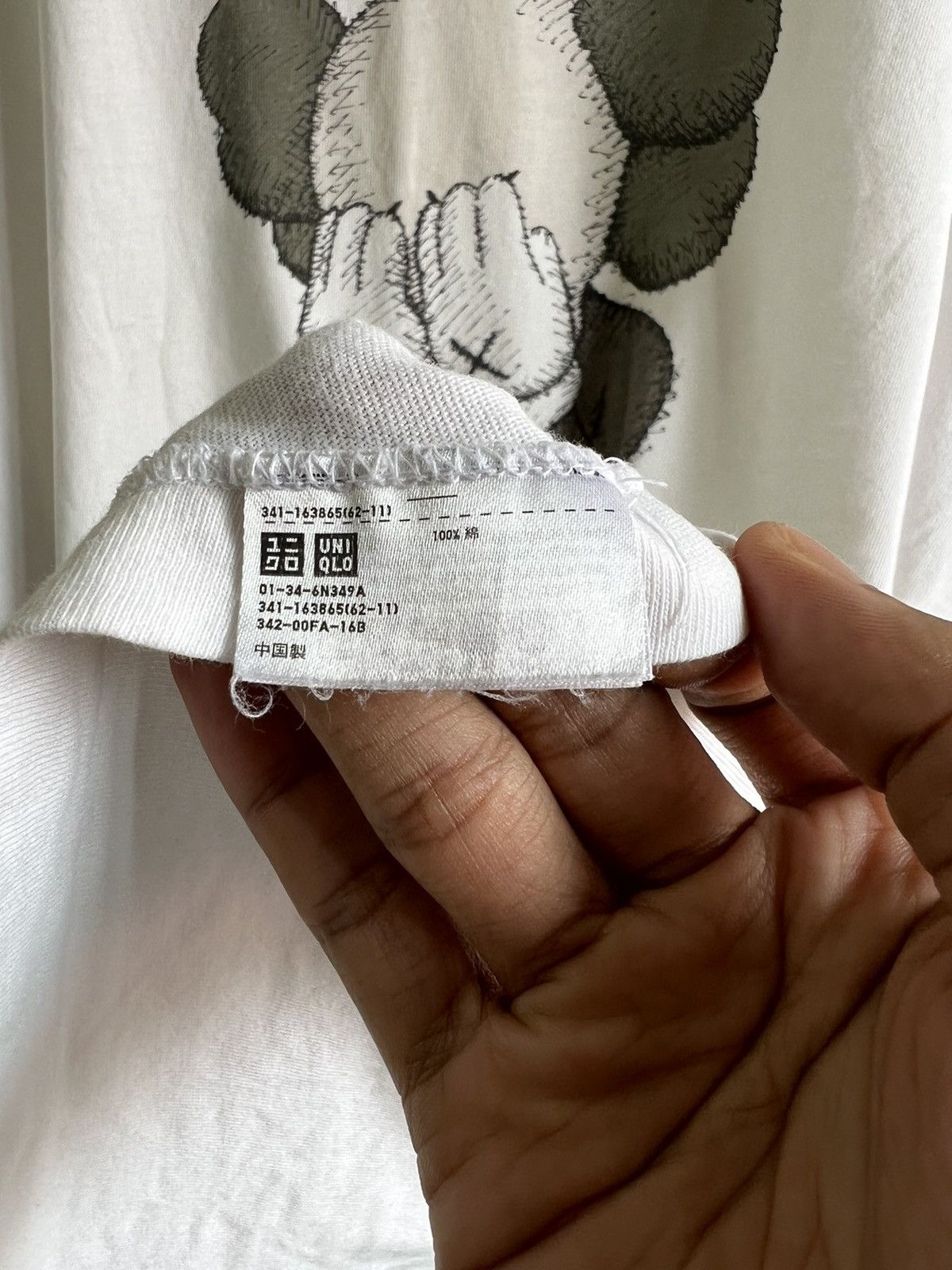 Kaws × Uniqlo UNIQLO X KAWS PASSING THROUGH TEE Size US L / EU 52-54 / 3 - 6 Thumbnail