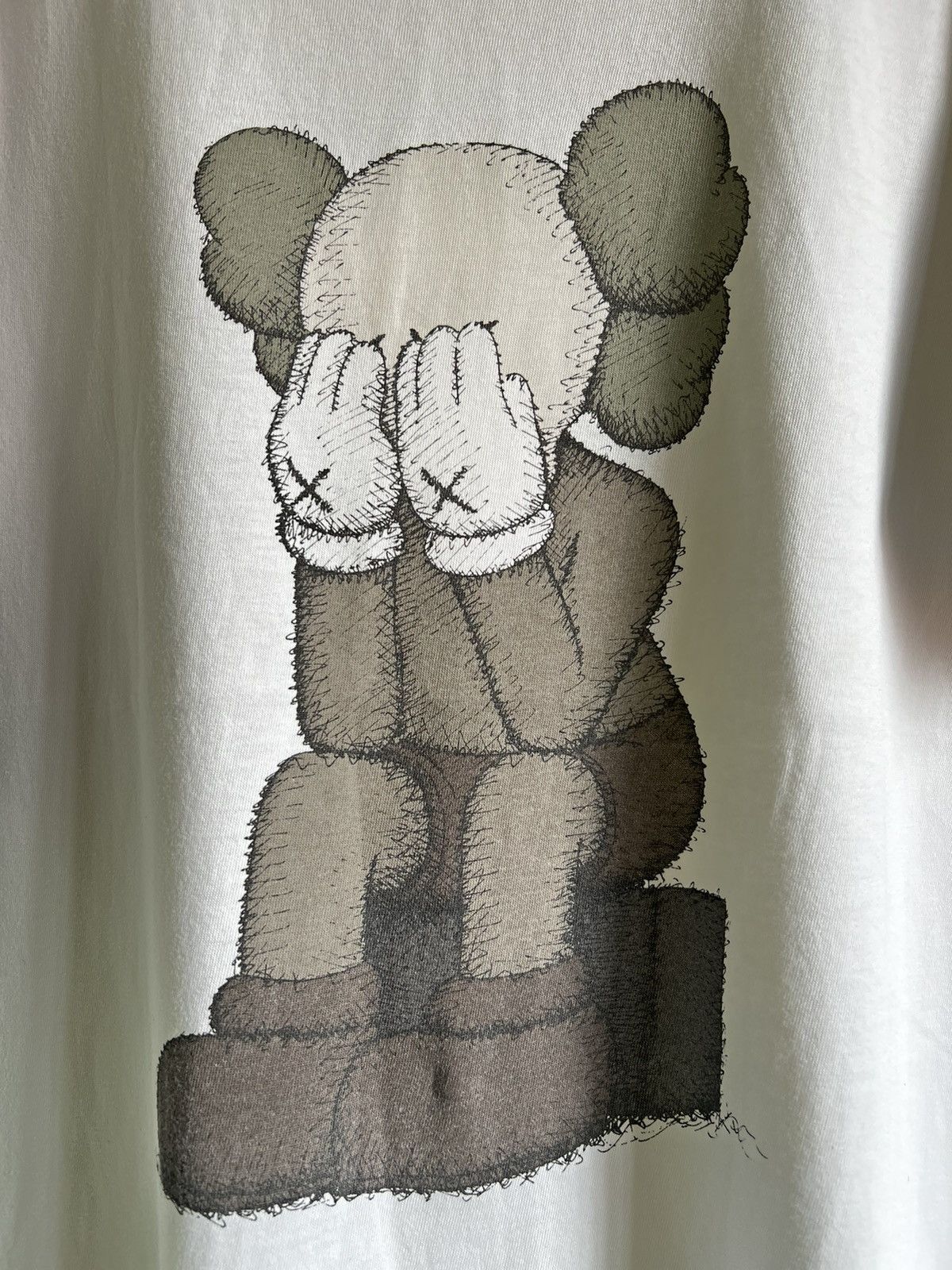 Kaws × Uniqlo UNIQLO X KAWS PASSING THROUGH TEE Size US L / EU 52-54 / 3 - 3 Thumbnail