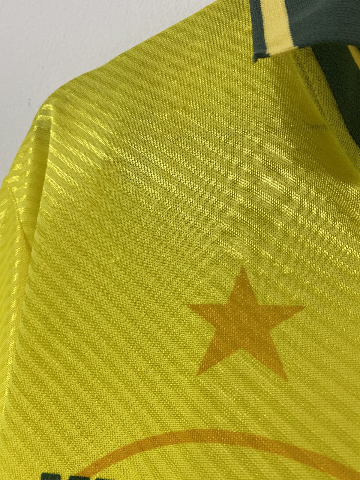 Umbro × Vintage Vintage 94’s Brazil Home Jersey Design Size US M / EU 48-50 / 2 - 6 Thumbnail