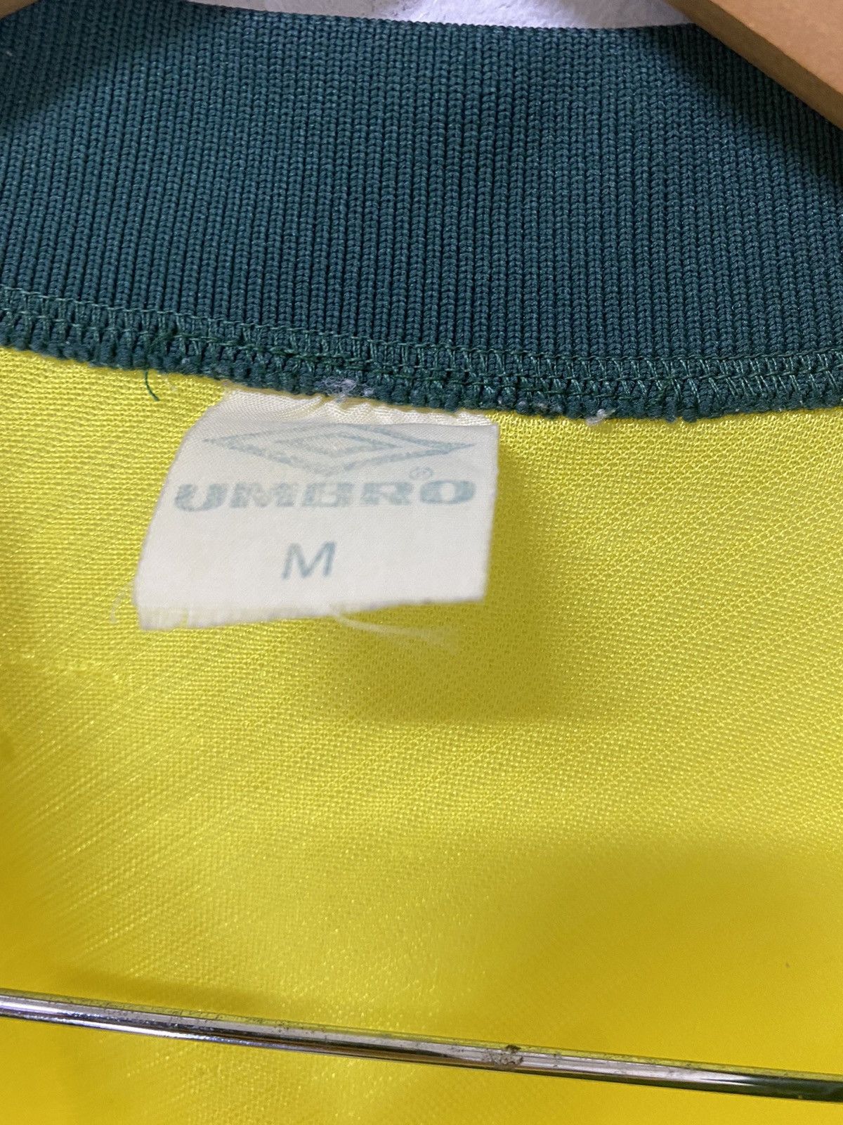 Umbro × Vintage Vintage 94’s Brazil Home Jersey Design Size US M / EU 48-50 / 2 - 3 Thumbnail