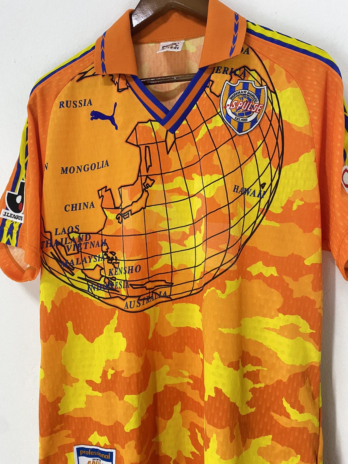 Puma Vintage 90’s Shimizu S-Pulse Home Jersey Shirt Camouflaged Size US M / EU 48-50 / 2 - 4 Thumbnail