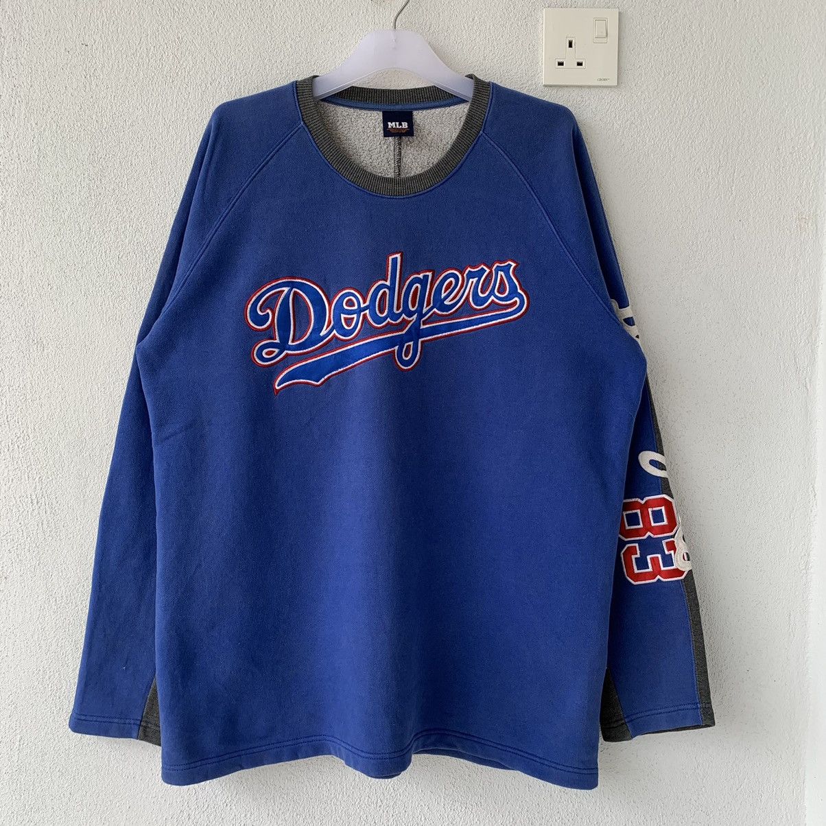DODGERS 83 sweatshirt spell out big logo..