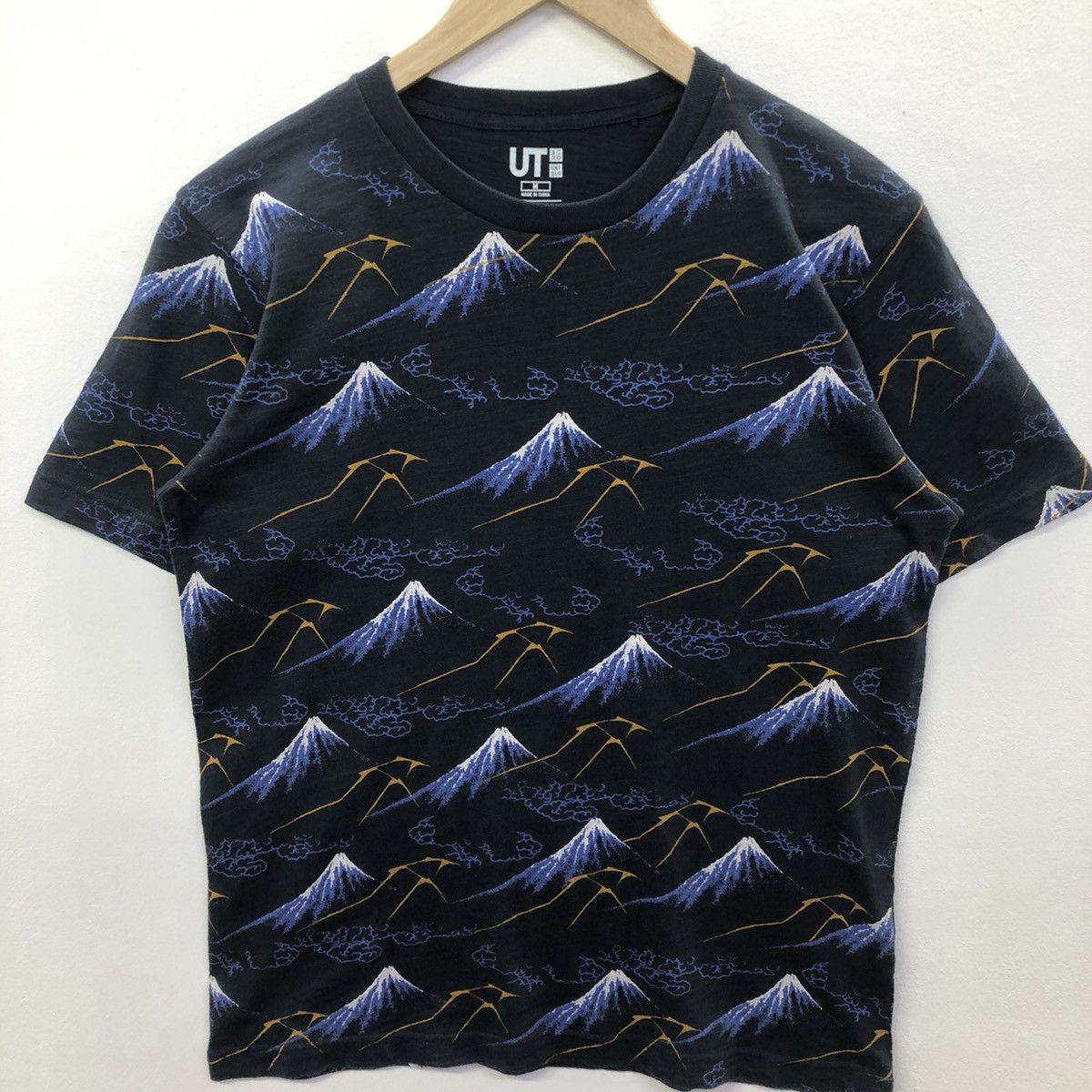 Uniqlo Uniqlo X Hokusai Blue Japanese Art Fullprint Tshirt Size US M / EU 48-50 / 2 - 3 Thumbnail