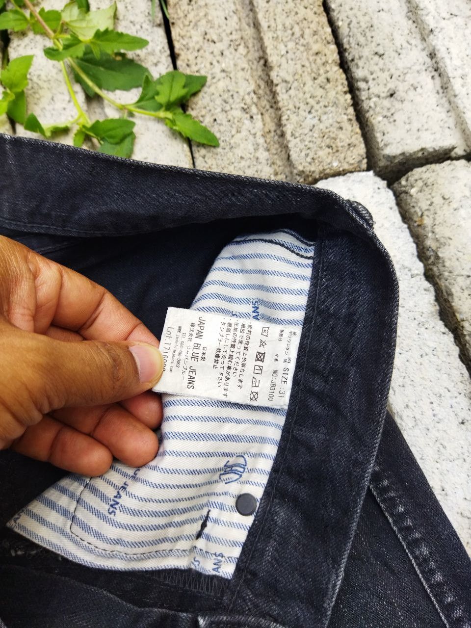 Japan Blue Japan Blue Black Cropped Jeans - Size 31 Size US 31 - 5 Thumbnail