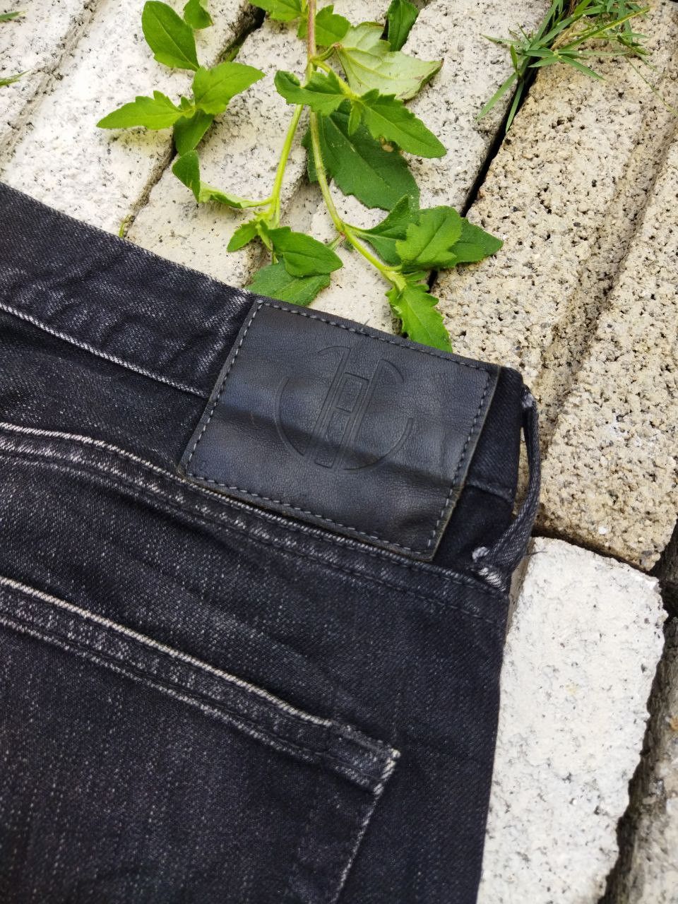 Japan Blue Japan Blue Black Cropped Jeans - Size 31 Size US 31 - 8 Thumbnail