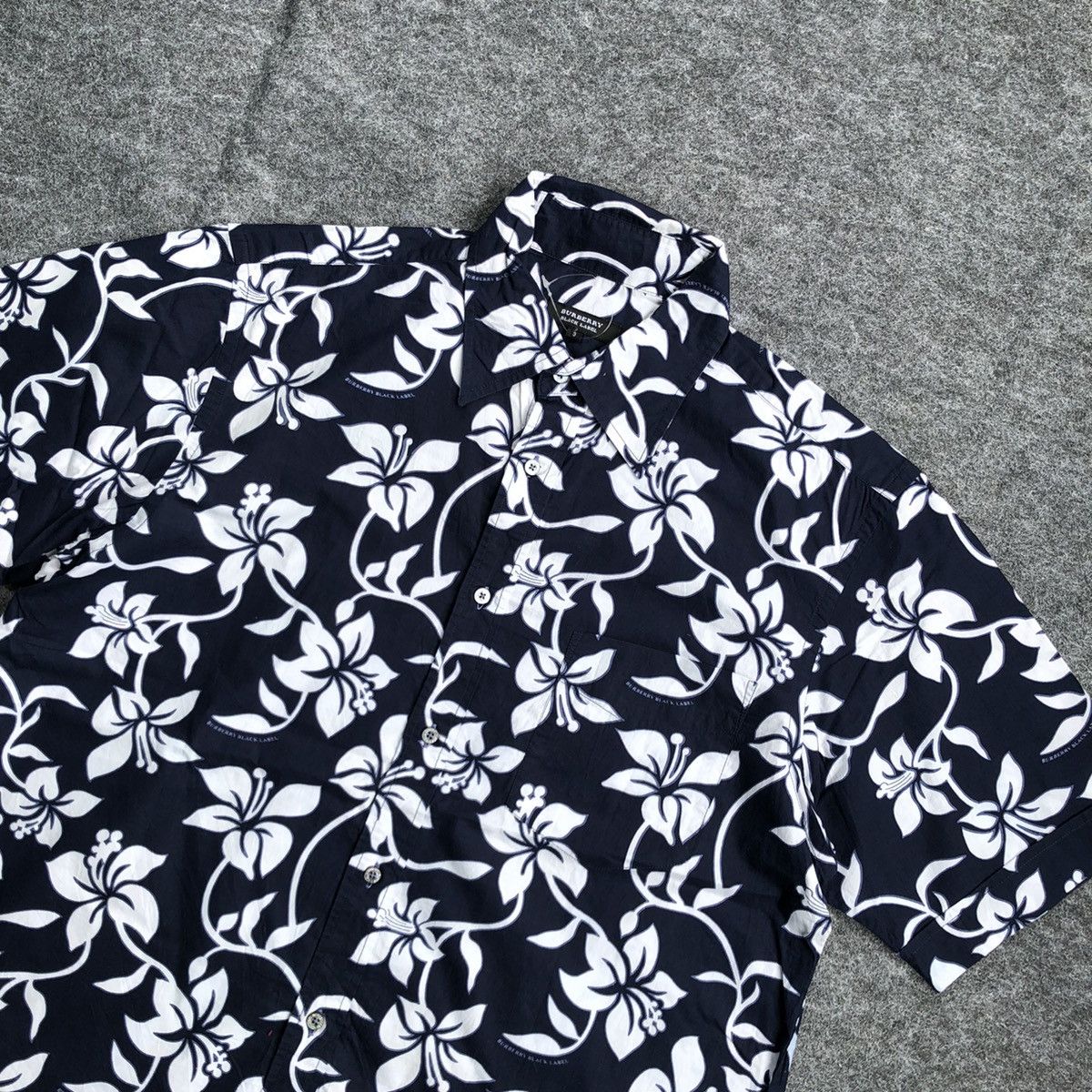 image of Aloha Wear x Burberry Black Label Hawaiian Shirt Floral Patern in Bleu Navy, Men's (Size Large)