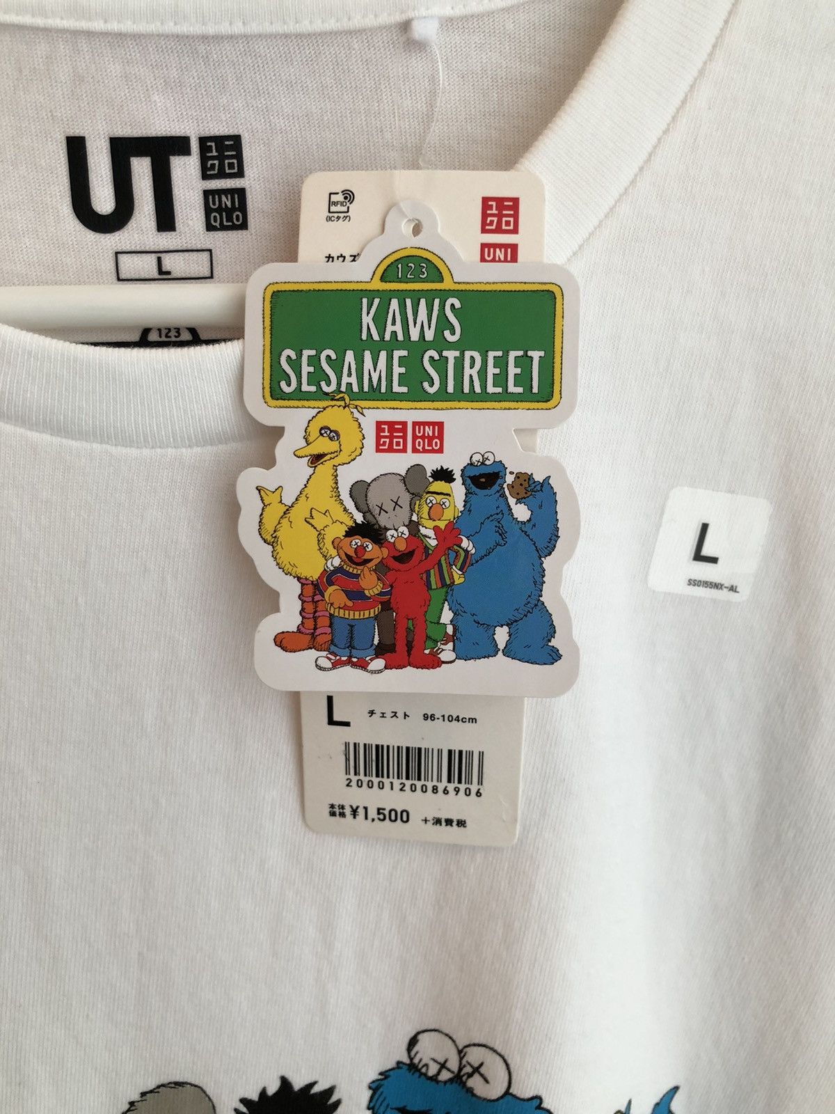 Kaws Kaws x Sesame Street Uniqlo Group Tee, White, size L Size US L / EU 52-54 / 3 - 2 Thumbnail