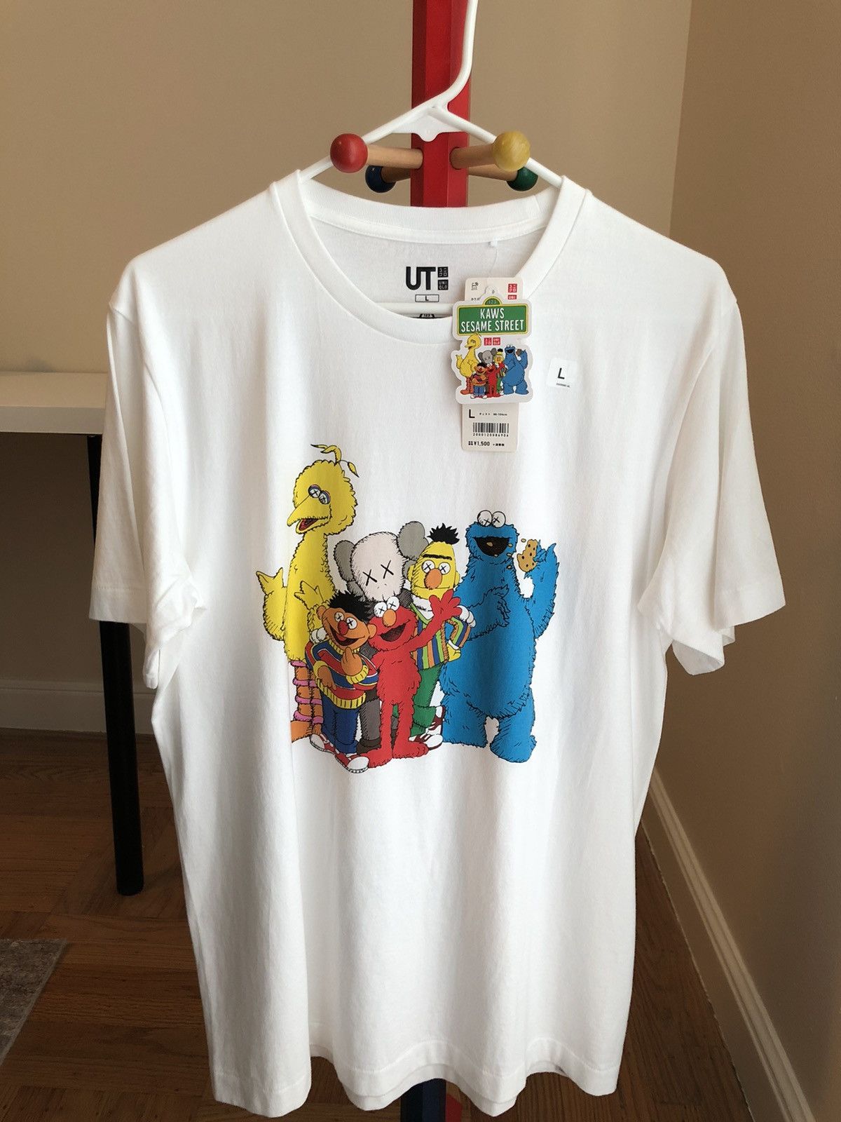 Kaws Kaws x Sesame Street Uniqlo Group Tee, White, size L Size US L / EU 52-54 / 3 - 1 Thumbnail
