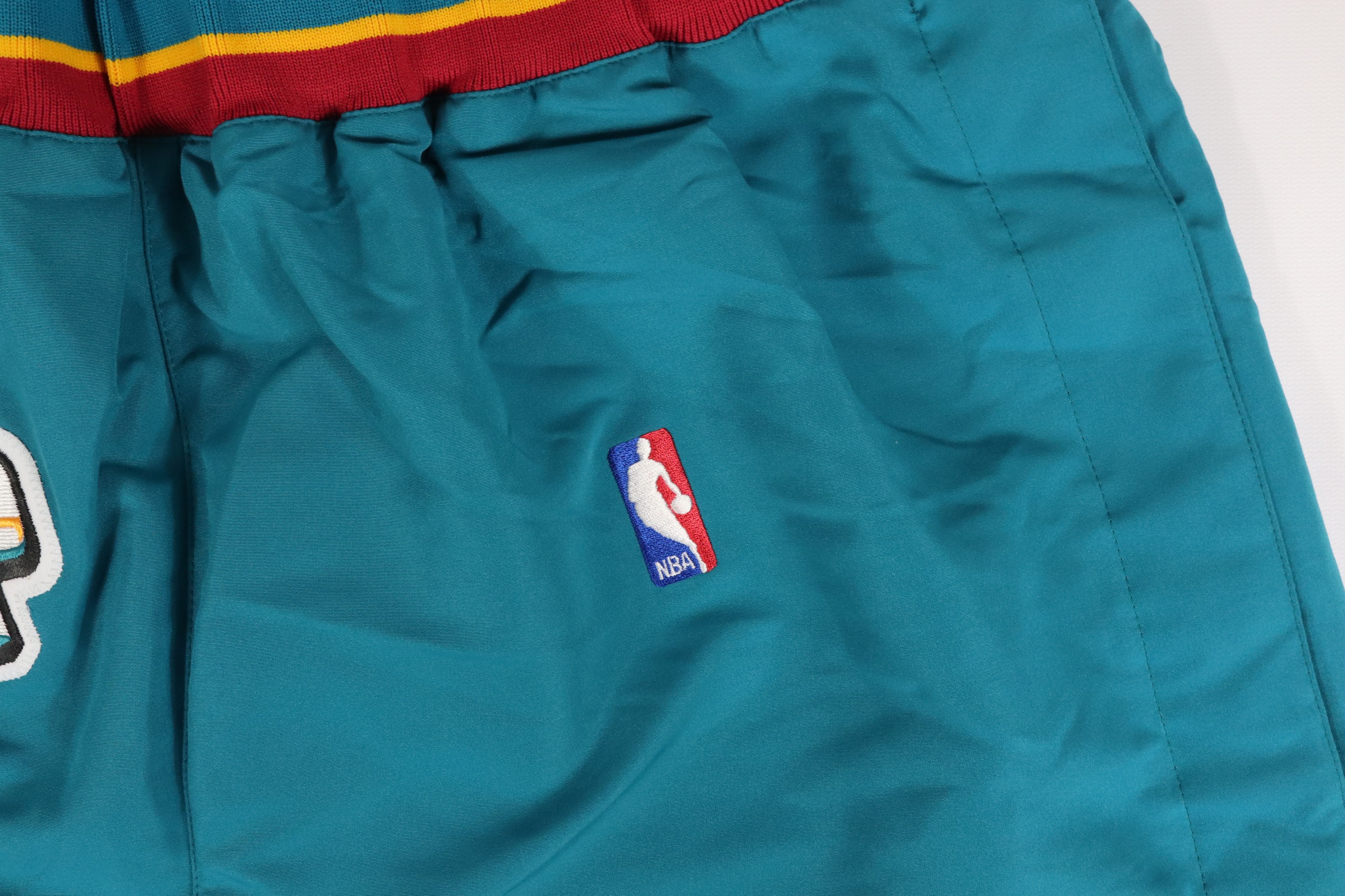 New Vintage Nike NBA Detroit Pistons On Court Pants Teal