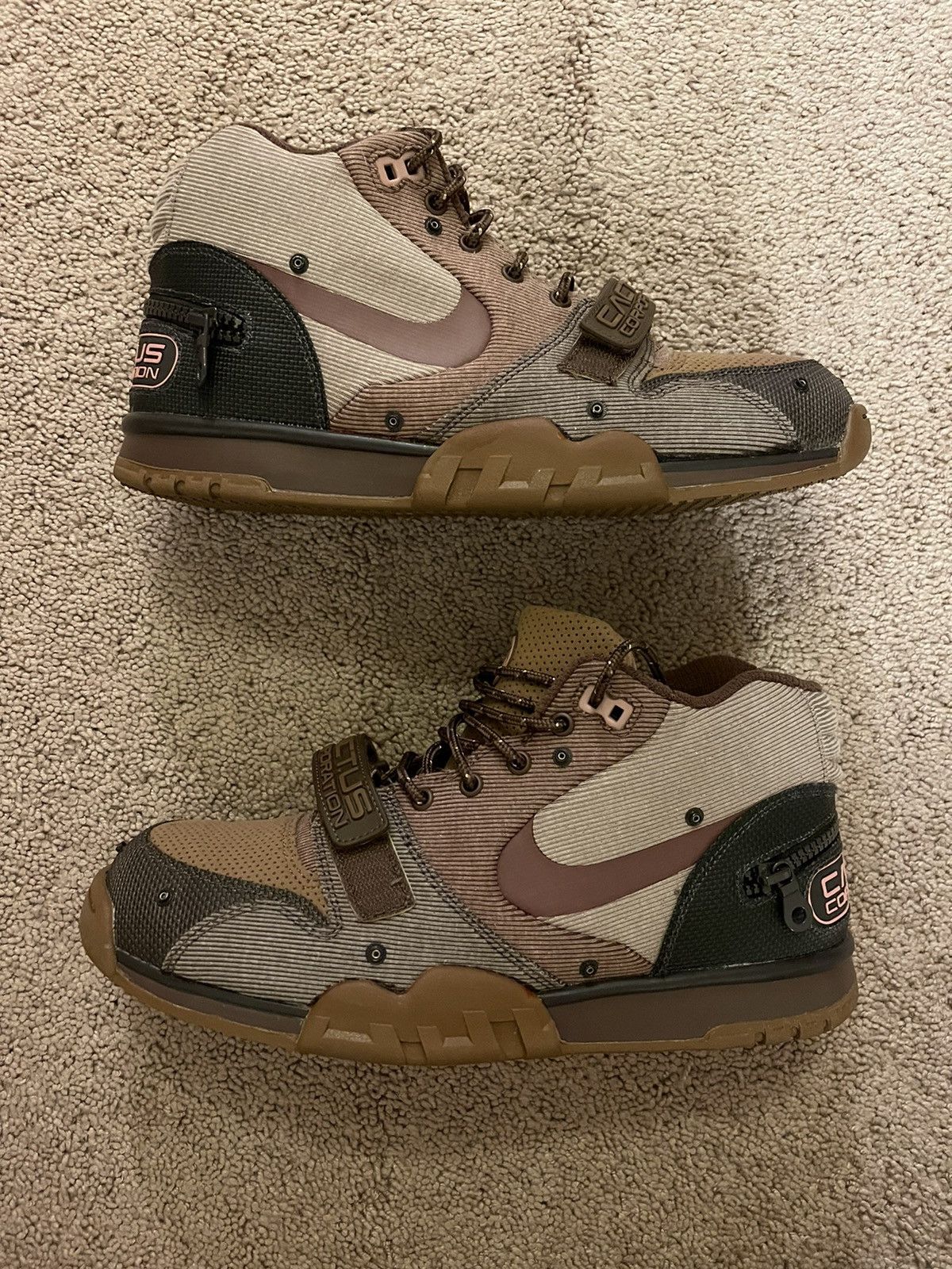 travis scott nike pink