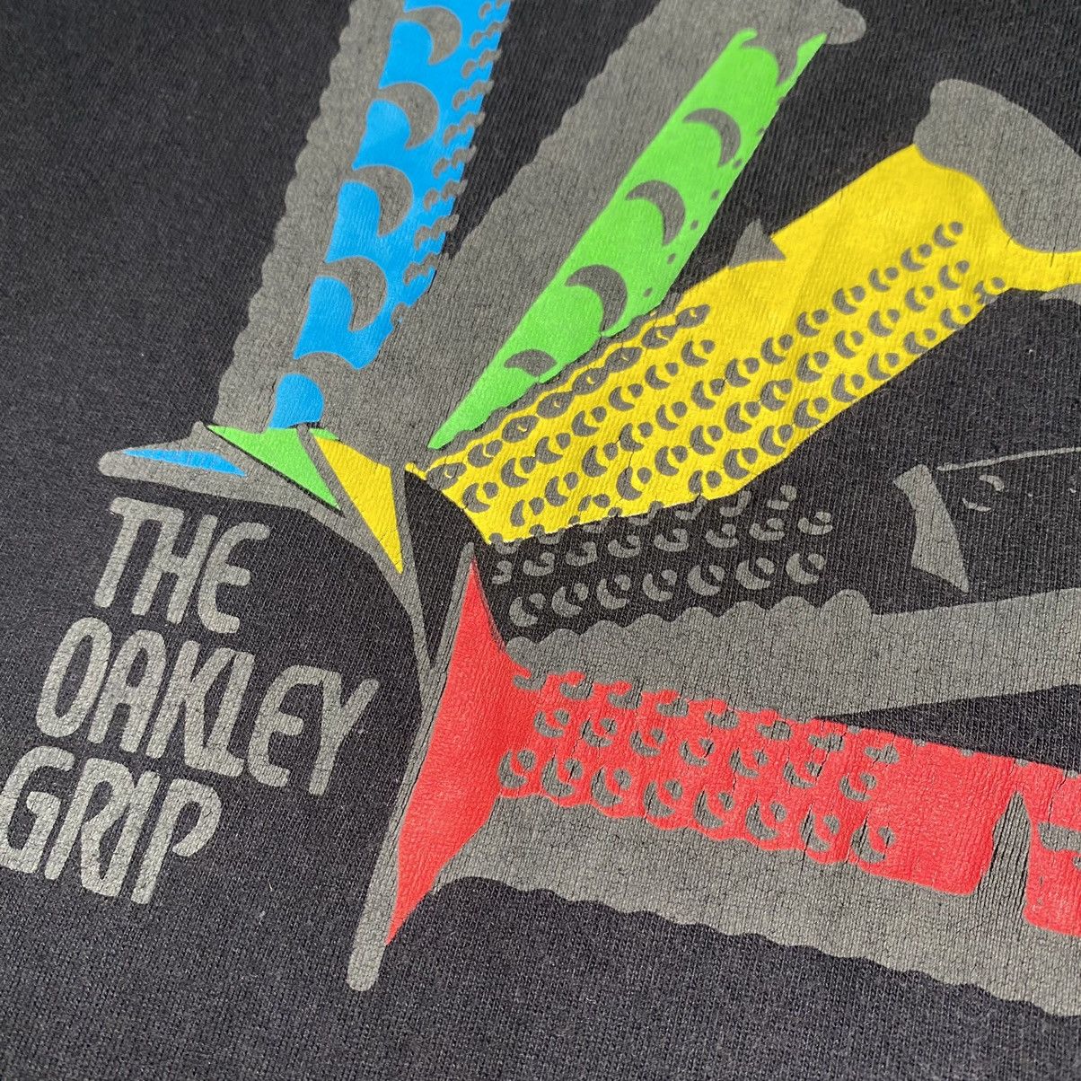 Oakley × Vintage Oakley The Oakley Grip Print Tshirt Size US XL / EU 56 / 4 - 5 Thumbnail
