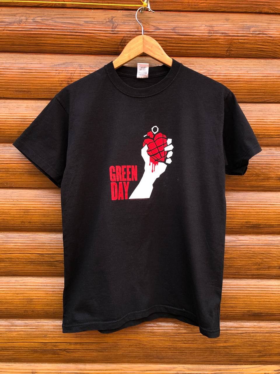 Vintage Green Day American Idiot T-Shirt Punk Rock Band Logo Tour Size US S / EU 44-46 / 1 - 1 Thumbnail