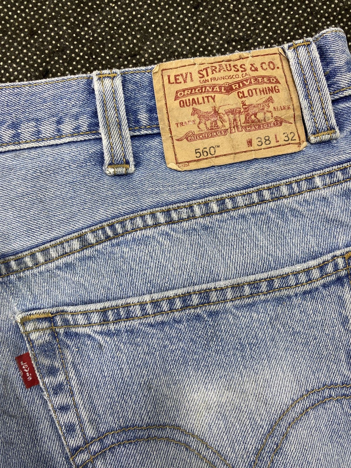 Levi's VINTAGE LEVIS 560 BLUE WASH JEANS-J530 Size US 39 - 12 Thumbnail