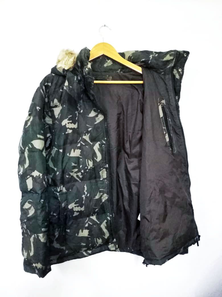 Uniqlo Uniqlo Camouflage Puffer Fur Hoodie Jacket Size US L / EU 52-54 / 3 - 4 Thumbnail
