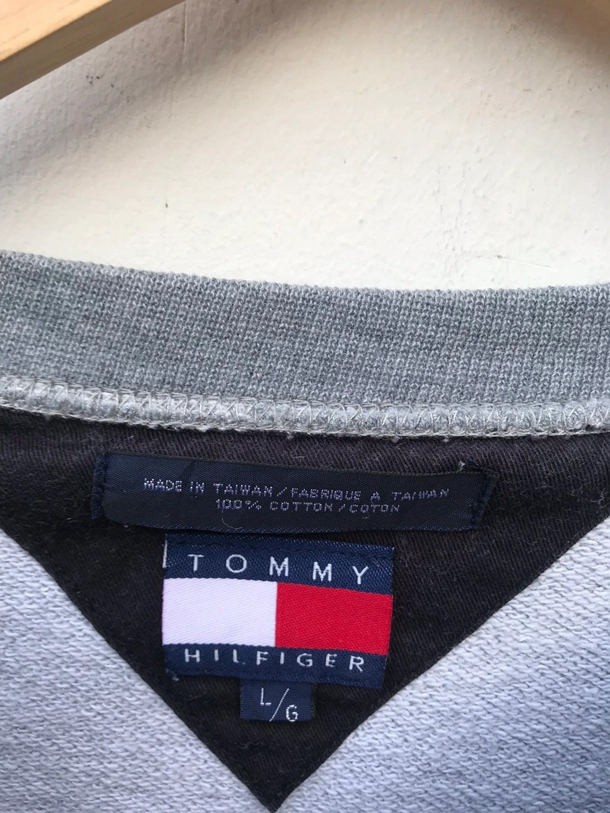 Tommy Hilfiger Tommy Hilfiger Spellout Streetwear Sweatshirt Size US L / EU 52-54 / 3 - 3 Thumbnail