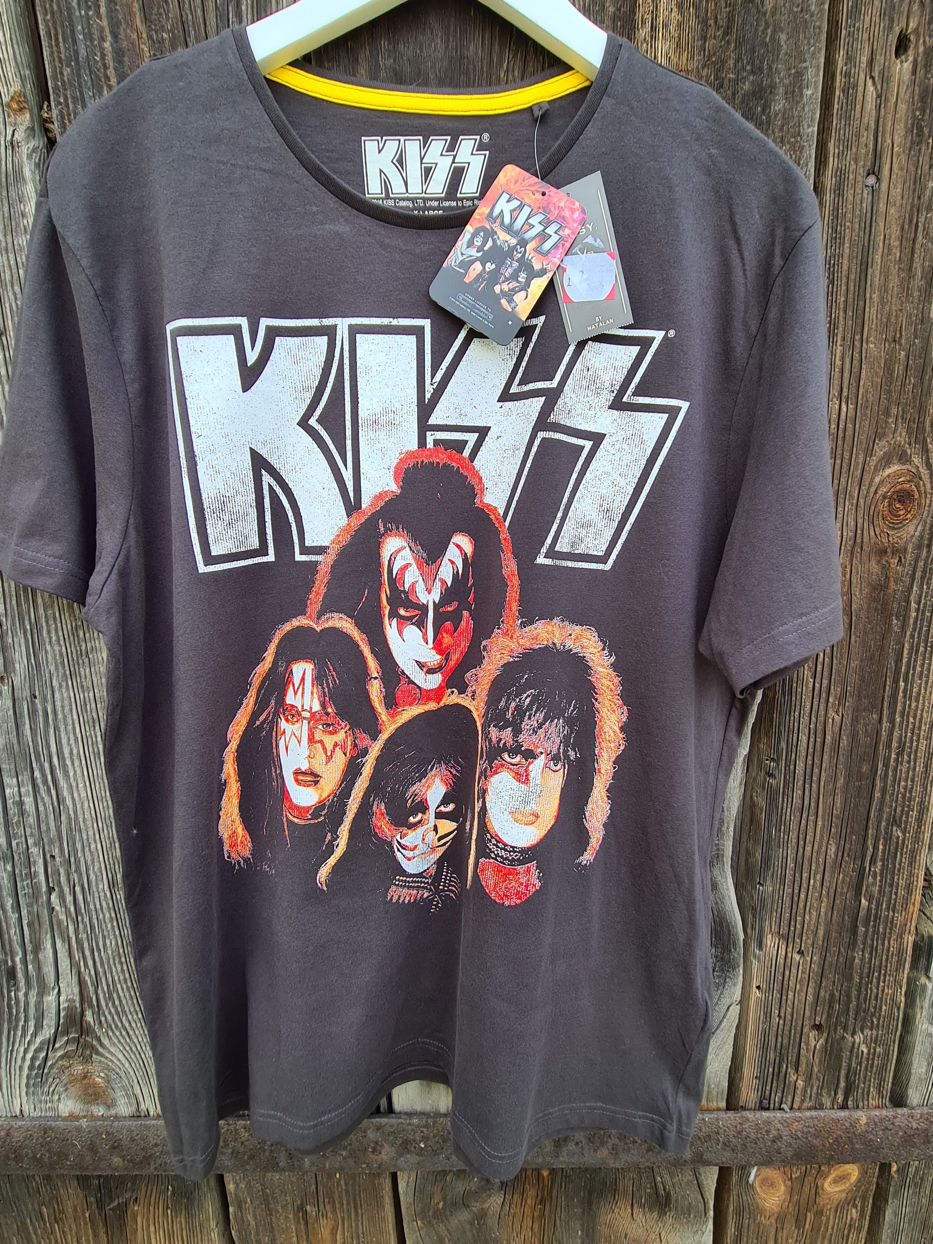 Band Tees 2016 Kiss Under License To Epic Rights T-Shirt Tee Size US XL / EU 56 / 4 - 1 Thumbnail
