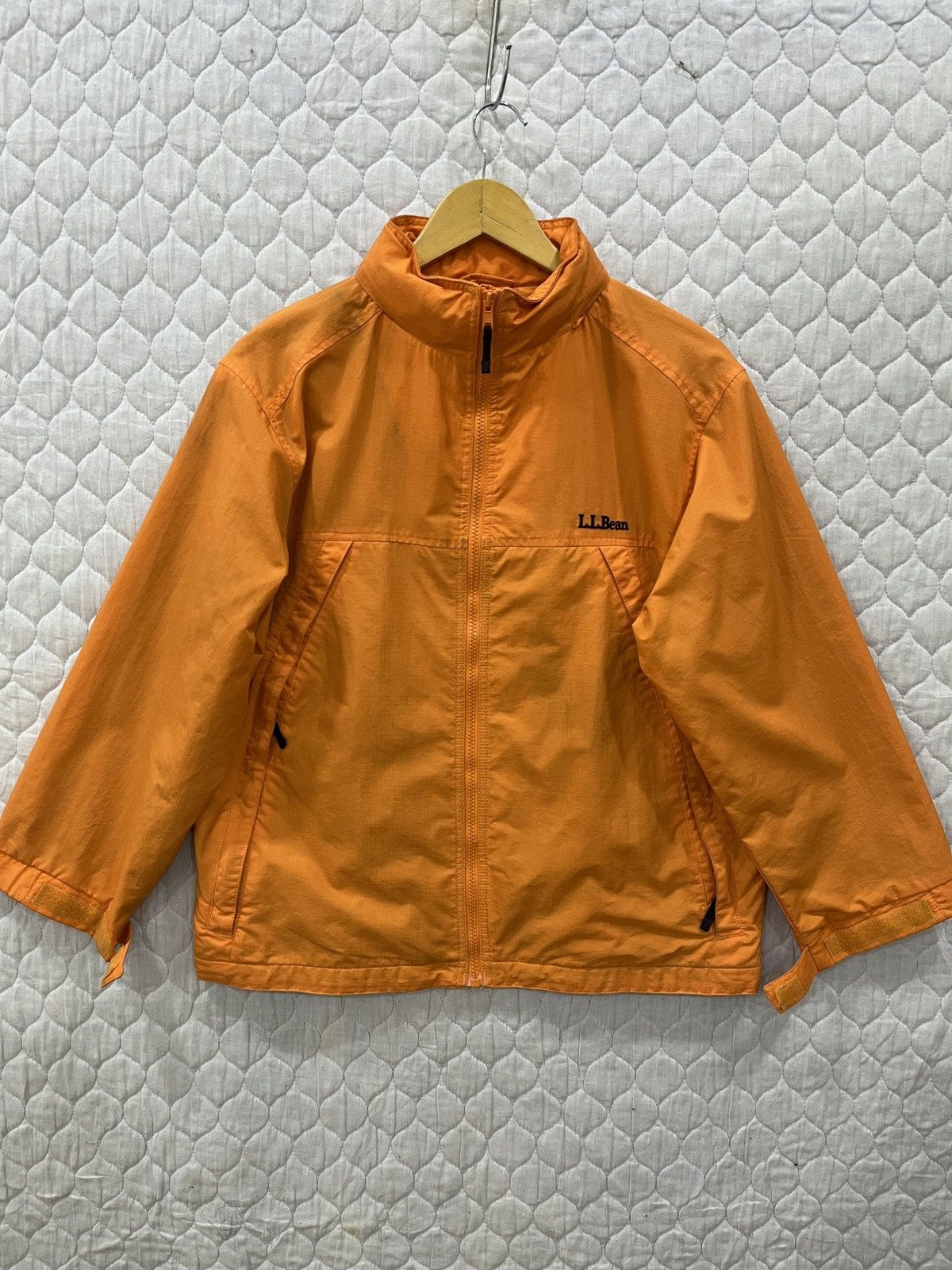 (Tt). LL BEAN SWEATER