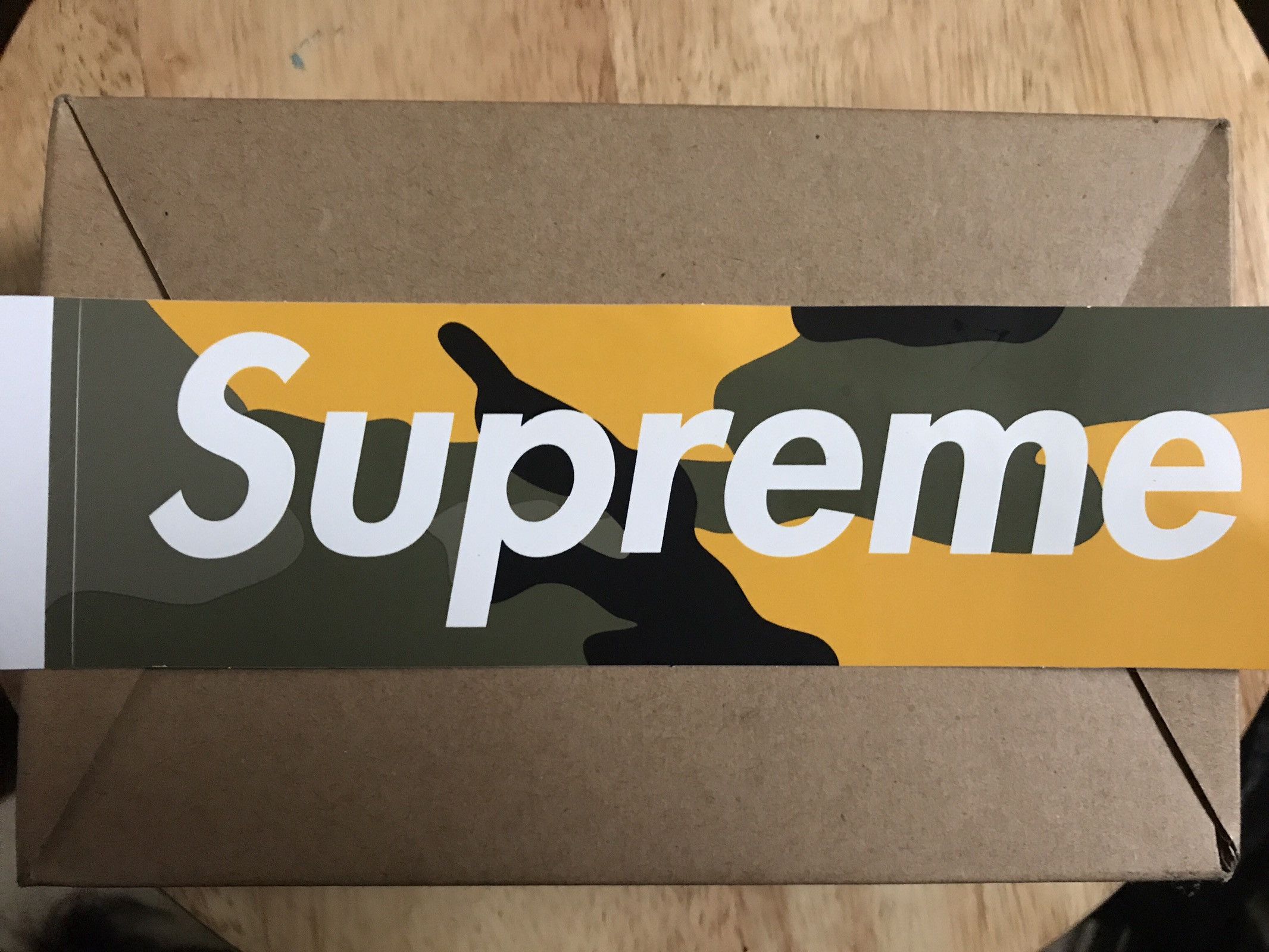 Supreme brooklyn logo online