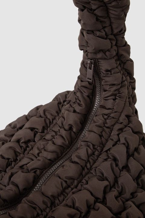 Cos RECYCLED POLYESTER QUILTED OVERSIZED SHOULDER BAG Size ONE SIZE - 4 Thumbnail