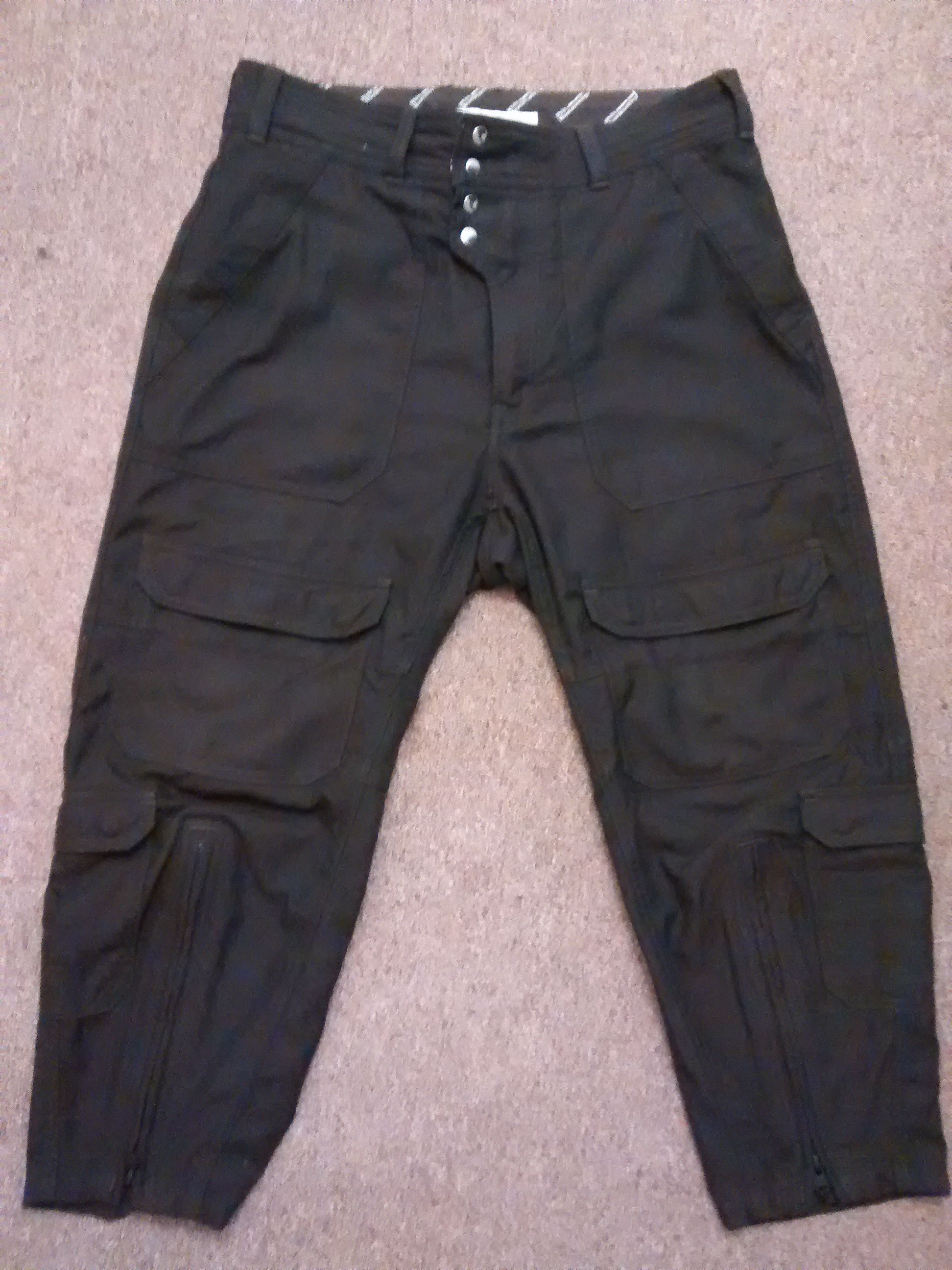 Cropped Cargo Pants