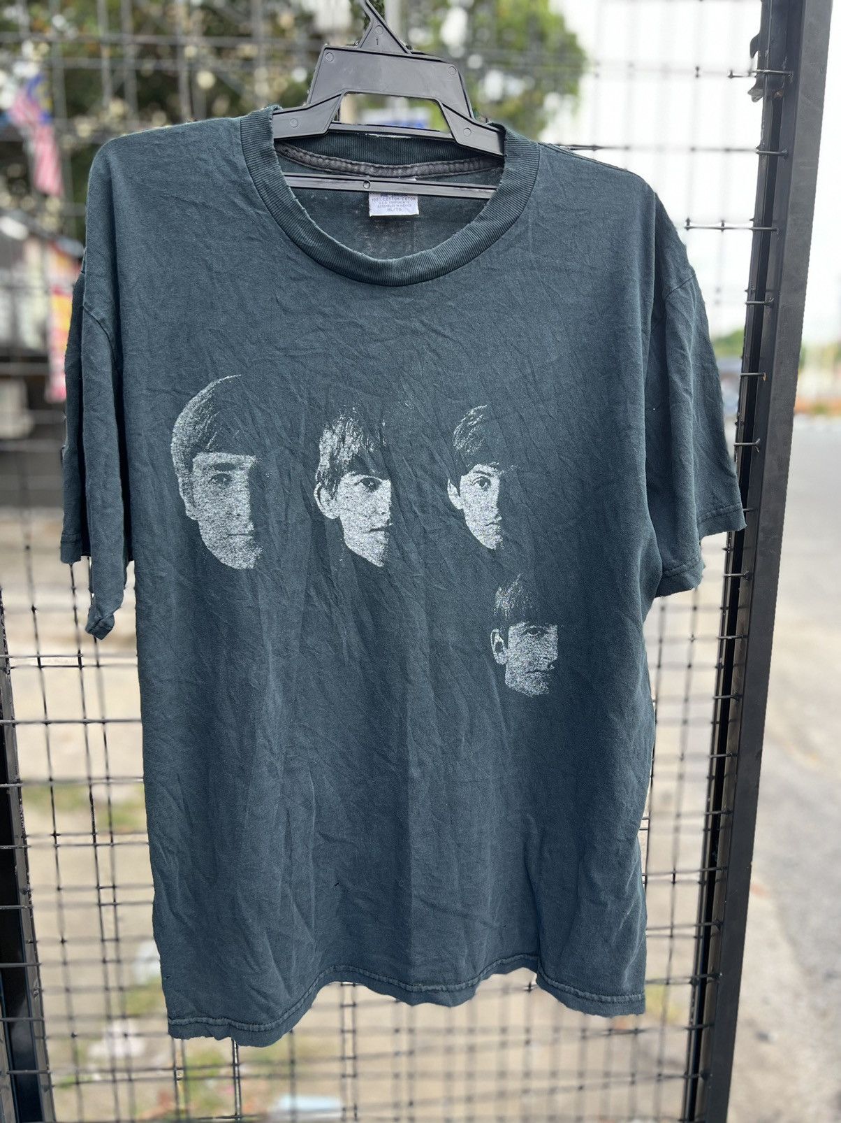 Band Tees Hot 🔥 Gildan heavy weight vintage 90s the Beatles band tee Size US XL / EU 56 / 4 - 8 Thumbnail