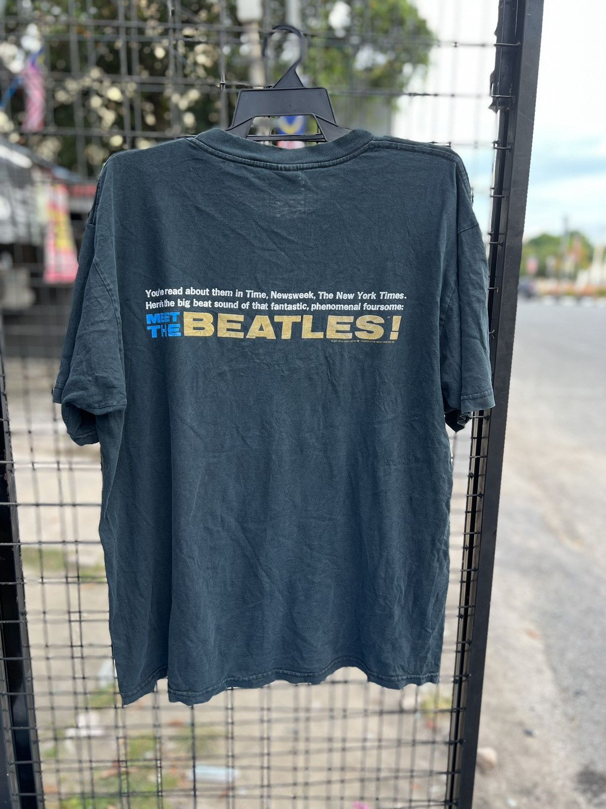 Band Tees Hot 🔥 Gildan heavy weight vintage 90s the Beatles band tee Size US XL / EU 56 / 4 - 6 Thumbnail