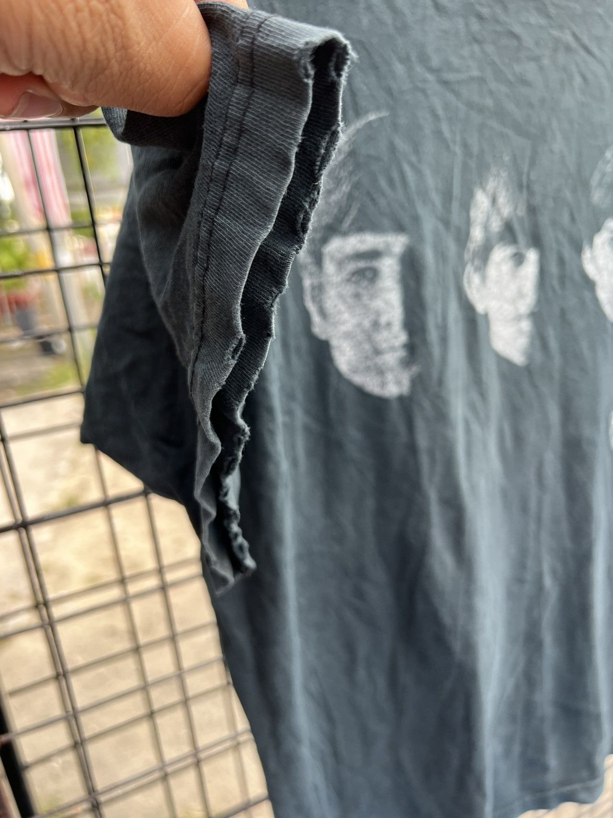 Band Tees Hot 🔥 Gildan heavy weight vintage 90s the Beatles band tee Size US XL / EU 56 / 4 - 3 Thumbnail