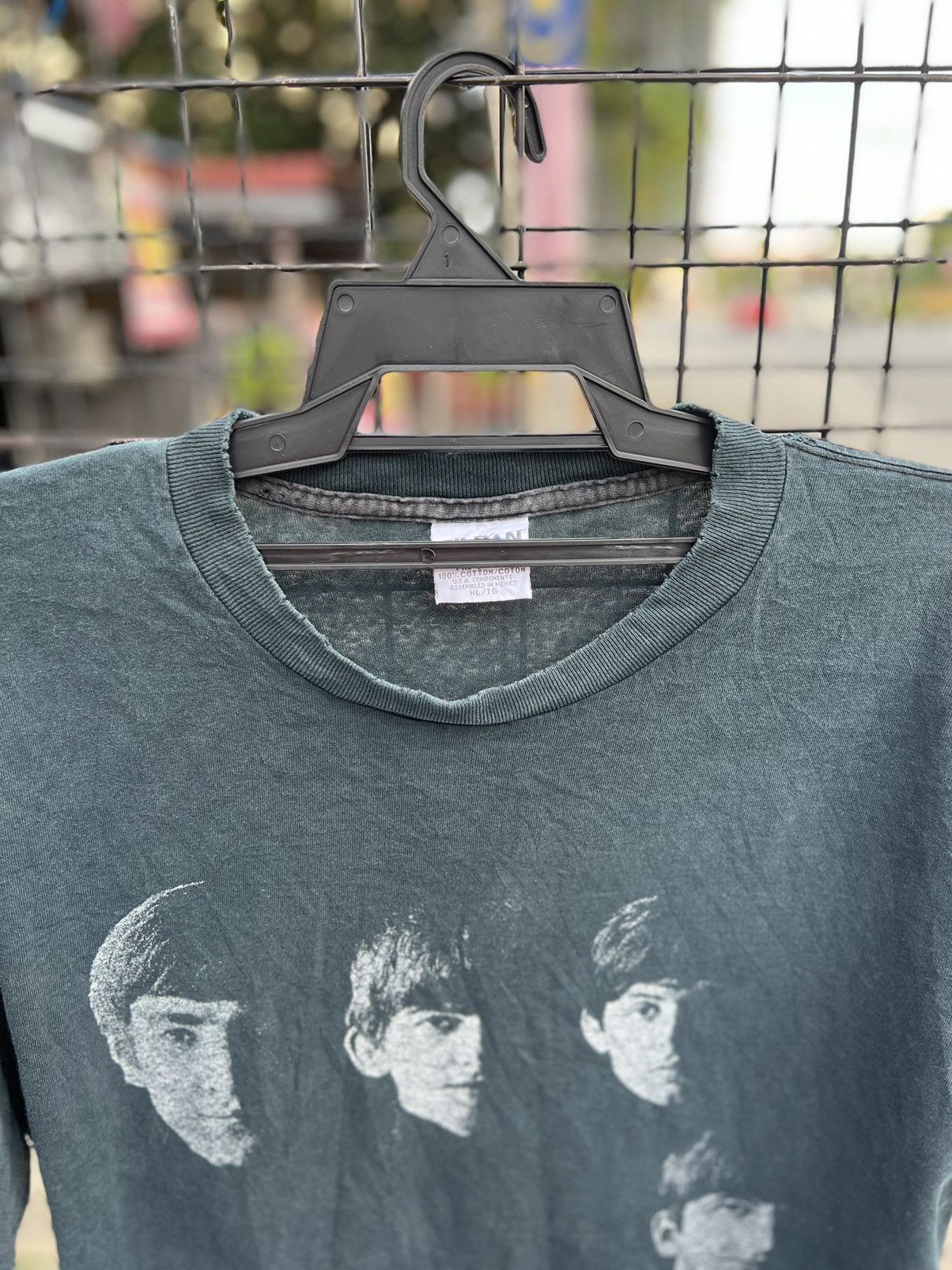 Band Tees Hot 🔥 Gildan heavy weight vintage 90s the Beatles band tee Size US XL / EU 56 / 4 - 2 Thumbnail