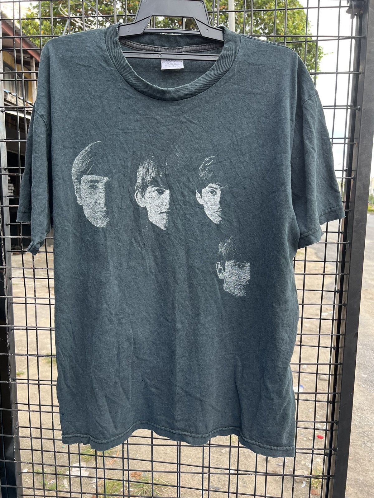 Band Tees Hot 🔥 Gildan heavy weight vintage 90s the Beatles band tee Size US XL / EU 56 / 4 - 1 Thumbnail