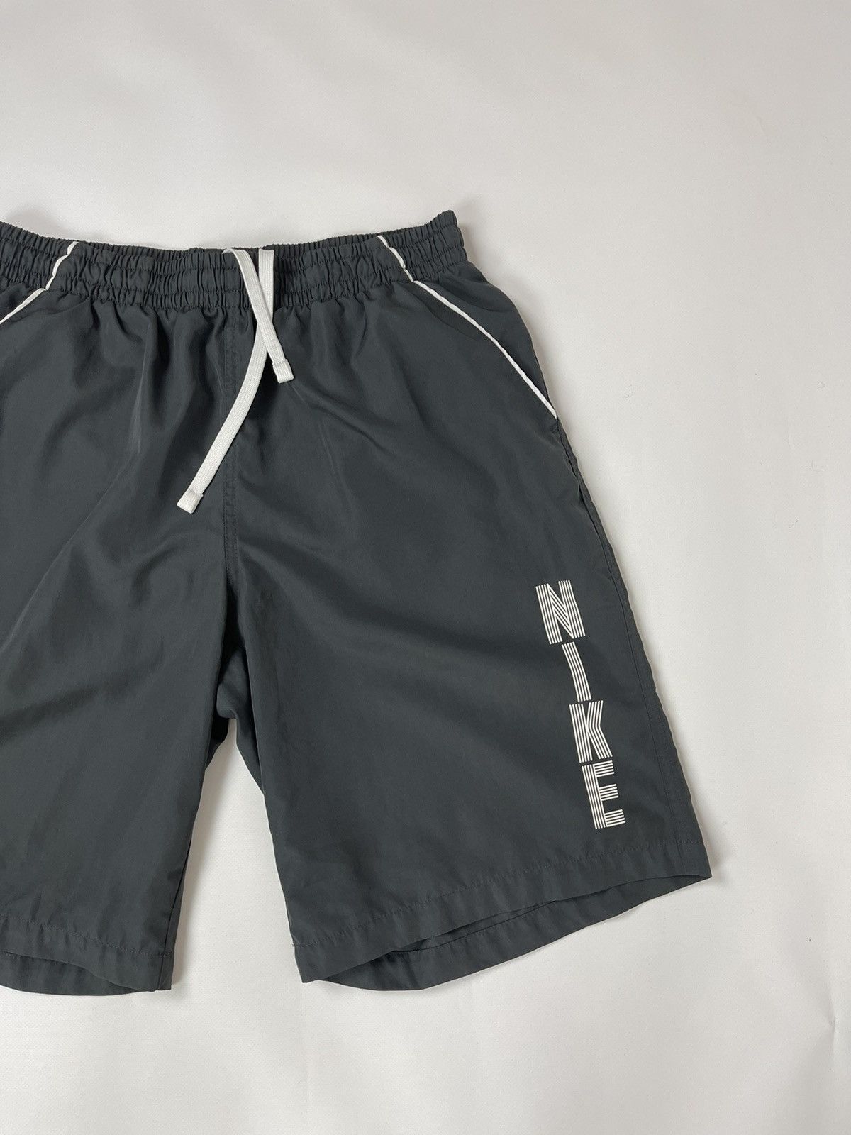 Nike Nike vintage y2k big logo nylon shorts Size US 34 / EU 50 - 4 Thumbnail