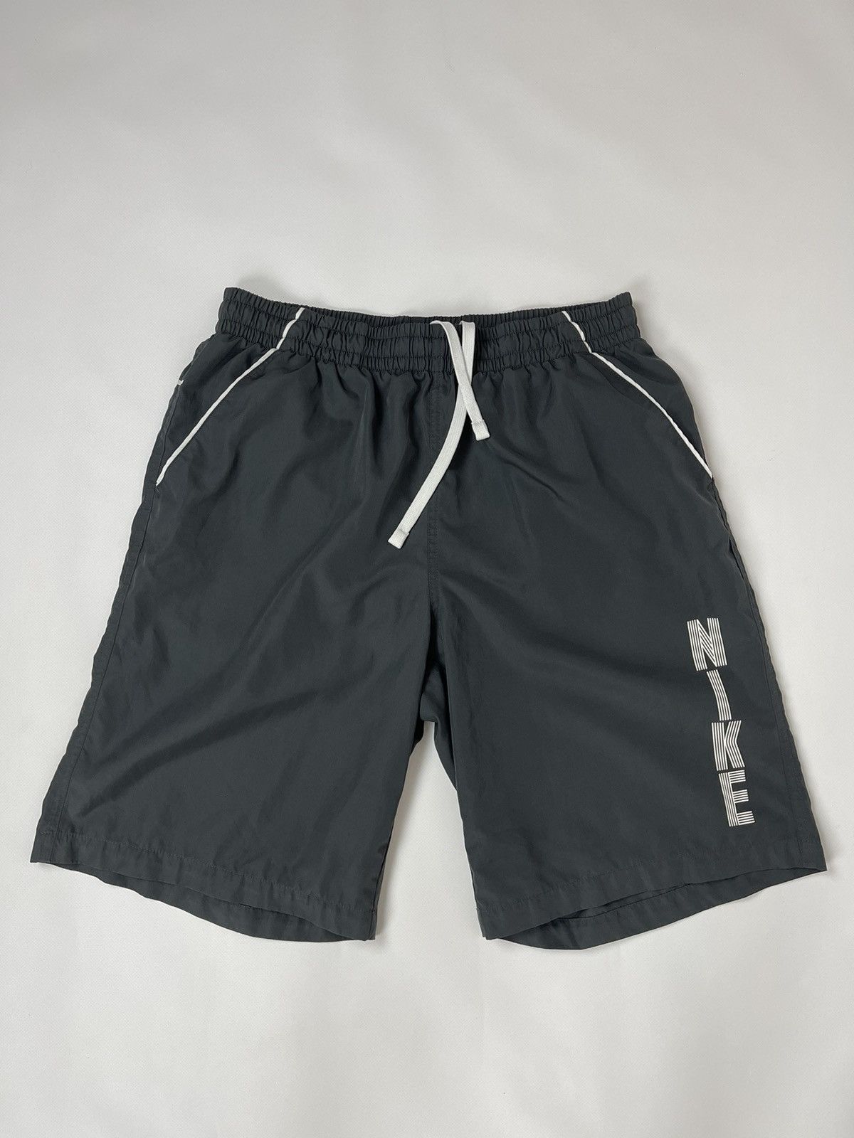 Nike Nike vintage y2k big logo nylon shorts Size US 34 / EU 50 - 1 Thumbnail