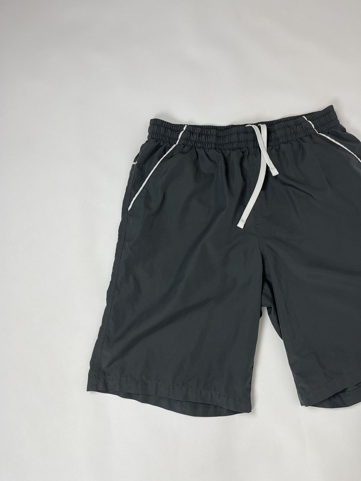Nike Nike vintage y2k big logo nylon shorts Size US 34 / EU 50 - 3 Thumbnail