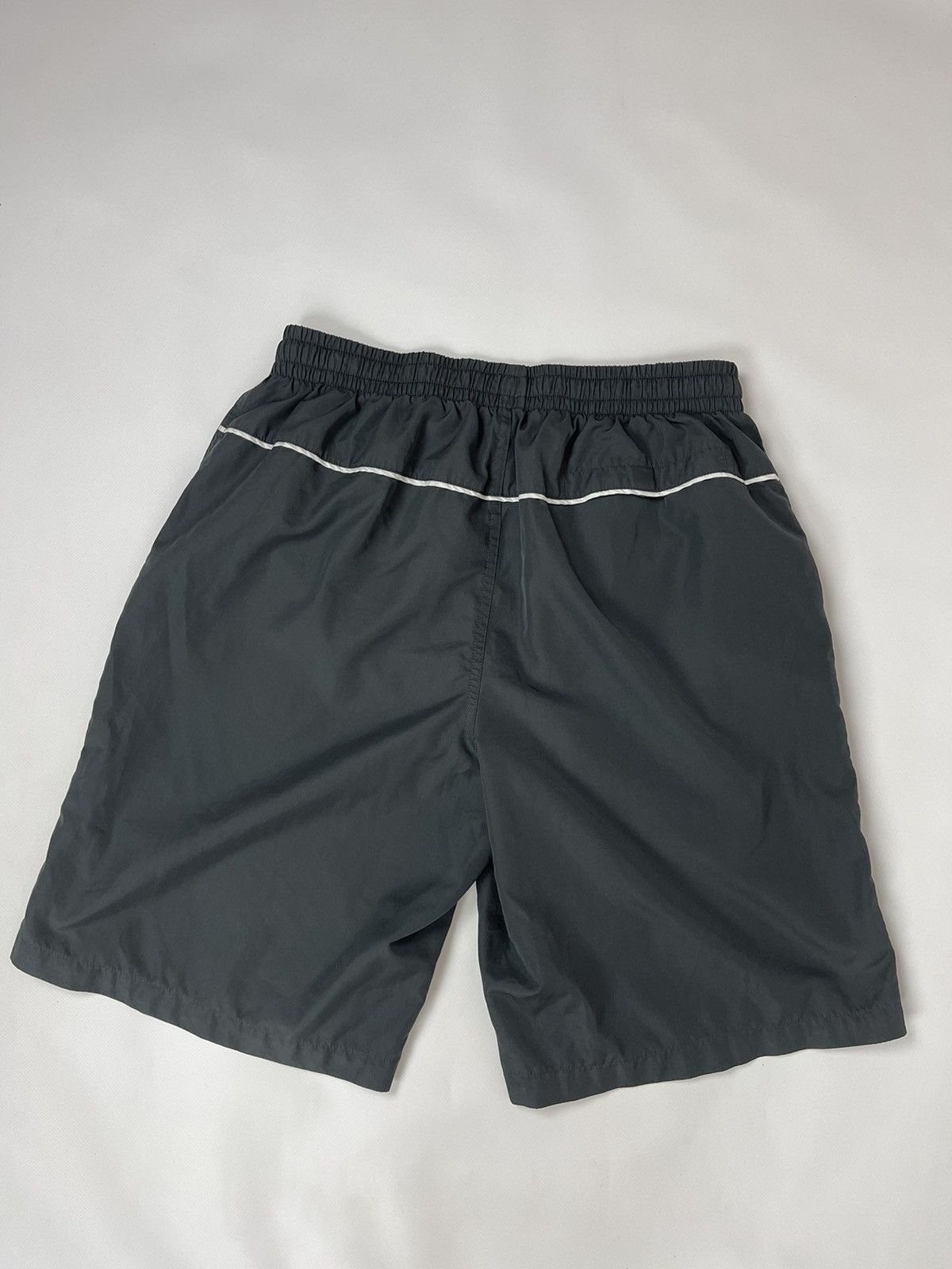 Nike Nike vintage y2k big logo nylon shorts Size US 34 / EU 50 - 8 Thumbnail