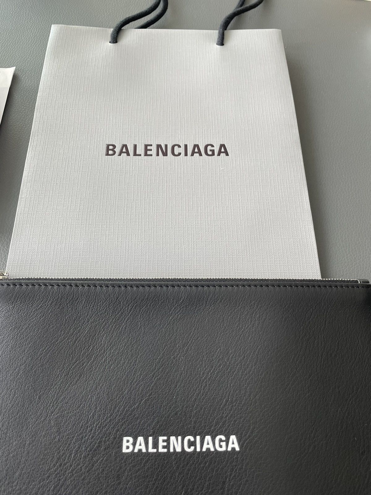 Balenciaga Rare New Balenciaga Runway Brand New Logo Leather Pouch Bag Size ONE SIZE - 6 Thumbnail